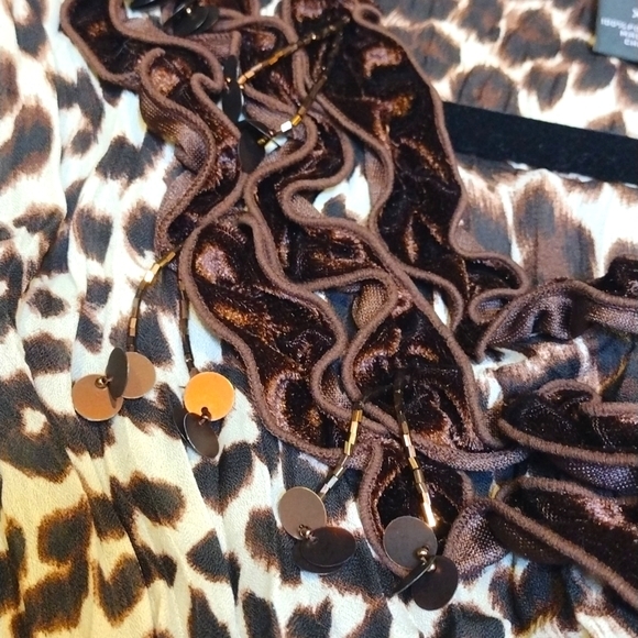 🖤Vintage Leopard Ruffle Accordion Top with Beads - Picture 8 of 15